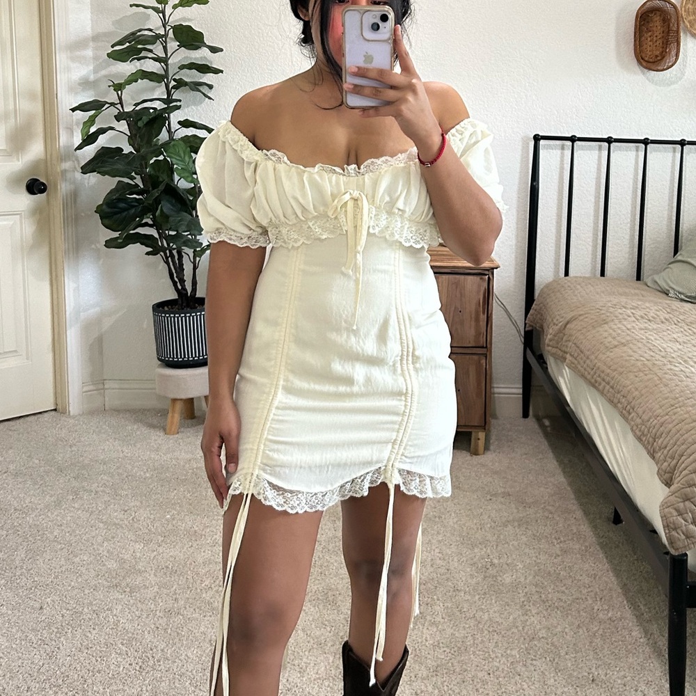 Mable Off White Lace Off the Shoulder Mini  Dress Sz Medium